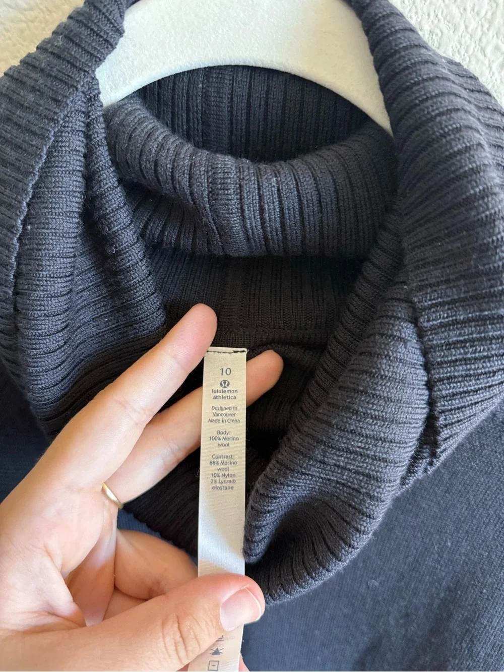 lululemon athletica Sweat & Savasana Sweater 100% Merino Wool Black Size 10